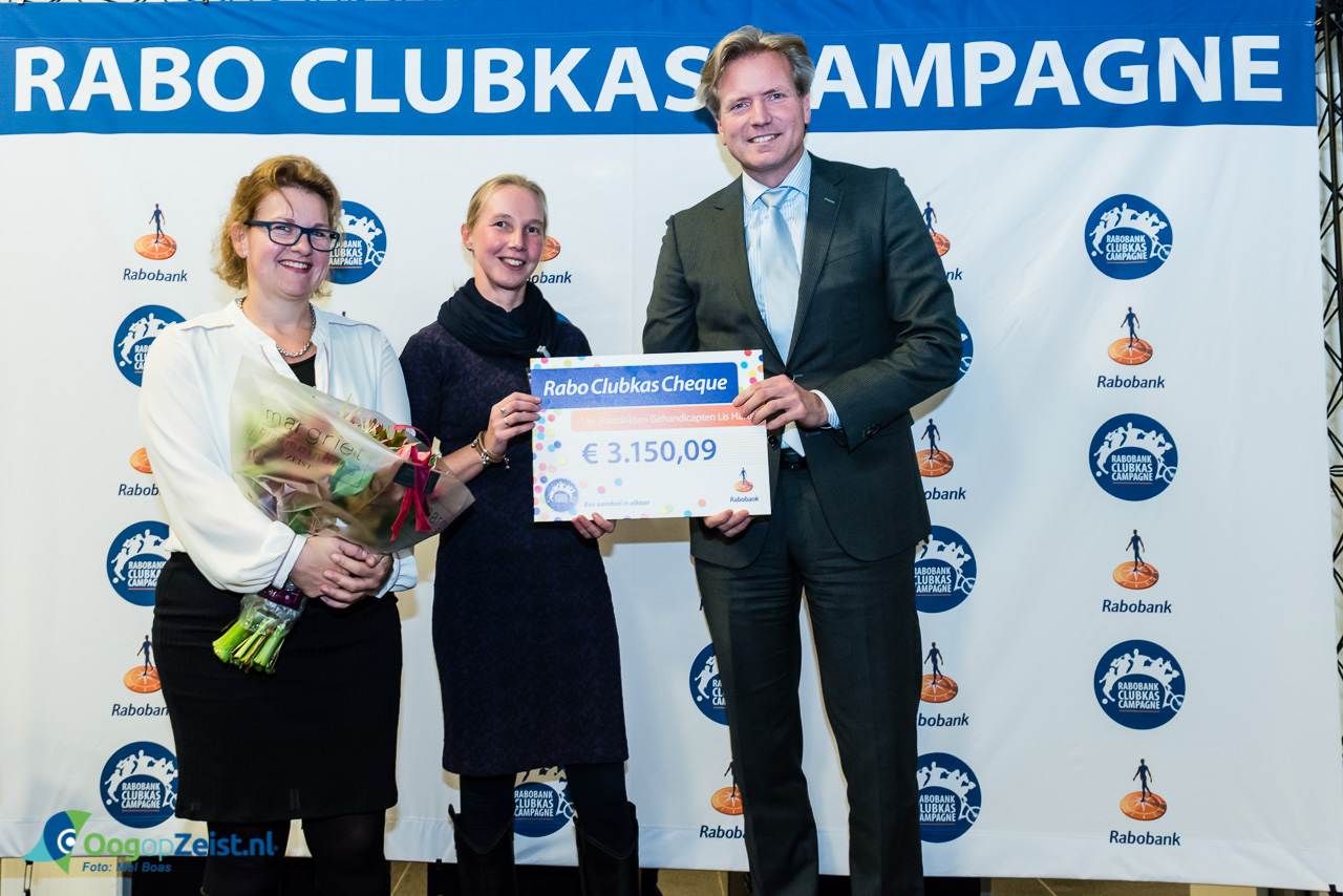 Op donderdag 12 november jl. werd op het kantoor van de Rabobank aan de Utrechtseweg in Zeist de uitslag bekendgemaakt van de Rabo Clubkas Campagne 2015. Tijdens deze feestelijke finaleavond waren er alleen maar winnaars. Iedere deelnemende vereniging ging met een mooi bedrag naar huis, uiteenlopend van € 195 tot ruim € 3.000. In totaal deden 108 lokale verenigingen mee en werd er meer dan 8.000 keer gestemd door de leden van Rabobank Utrechtse Heuvelrug.