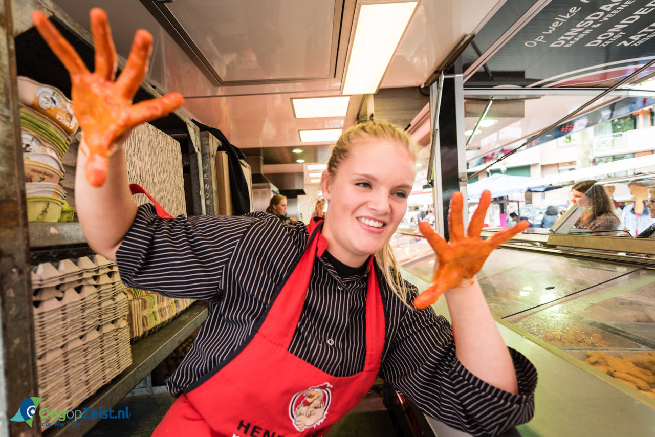 Even uitleven na een dagje klanten helpen op de zaterdag markt bij poelier Hendriksen in Zeist