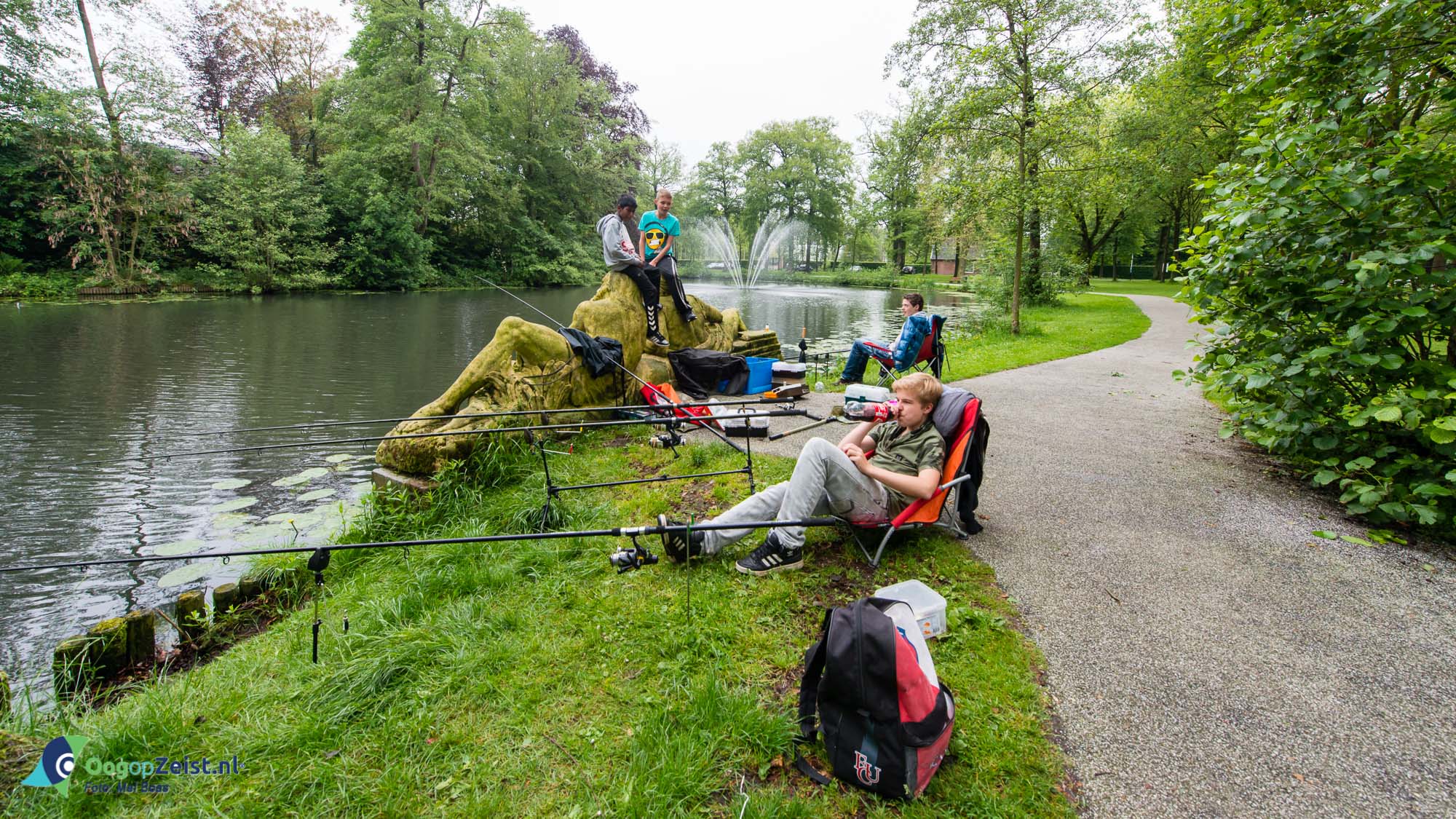 Jongens uit Driebergen Vissen in de Slotvijver van Zeist - OogOpZeist