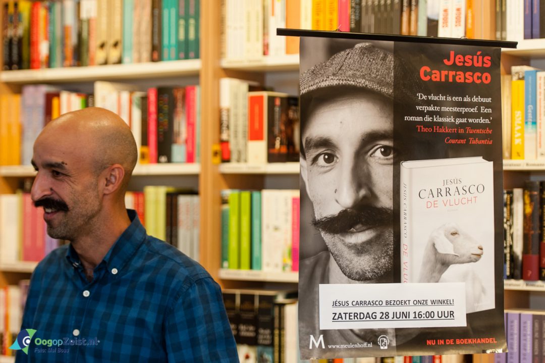 Jesus Carrasco signeert bij boekhandel Kramer en van Doorn