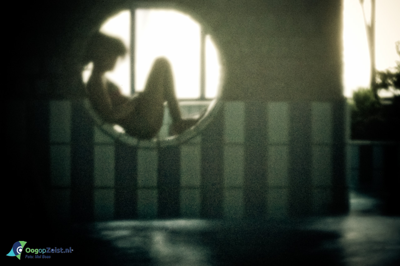 Pinhole foto: Jeugd in Zwembad Dijnselburg