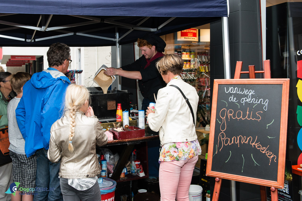 Gratis pannenkoeken van Bram tijdens opening op de Voorheuvel