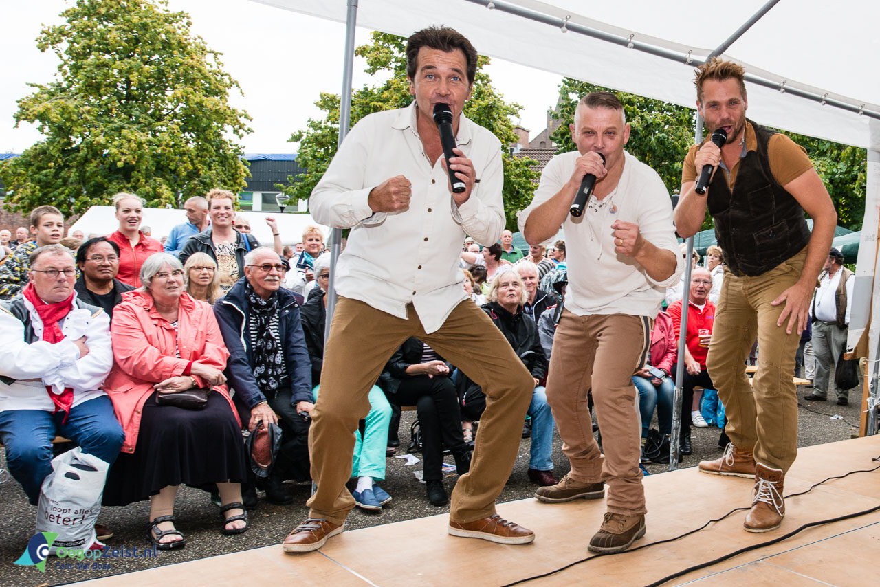 Ancora uit Volendam tijdens Nootdweer in Zeist