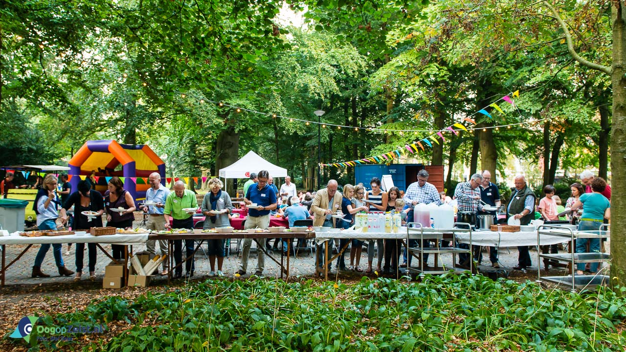 Buurtdiner in het Walkartpark