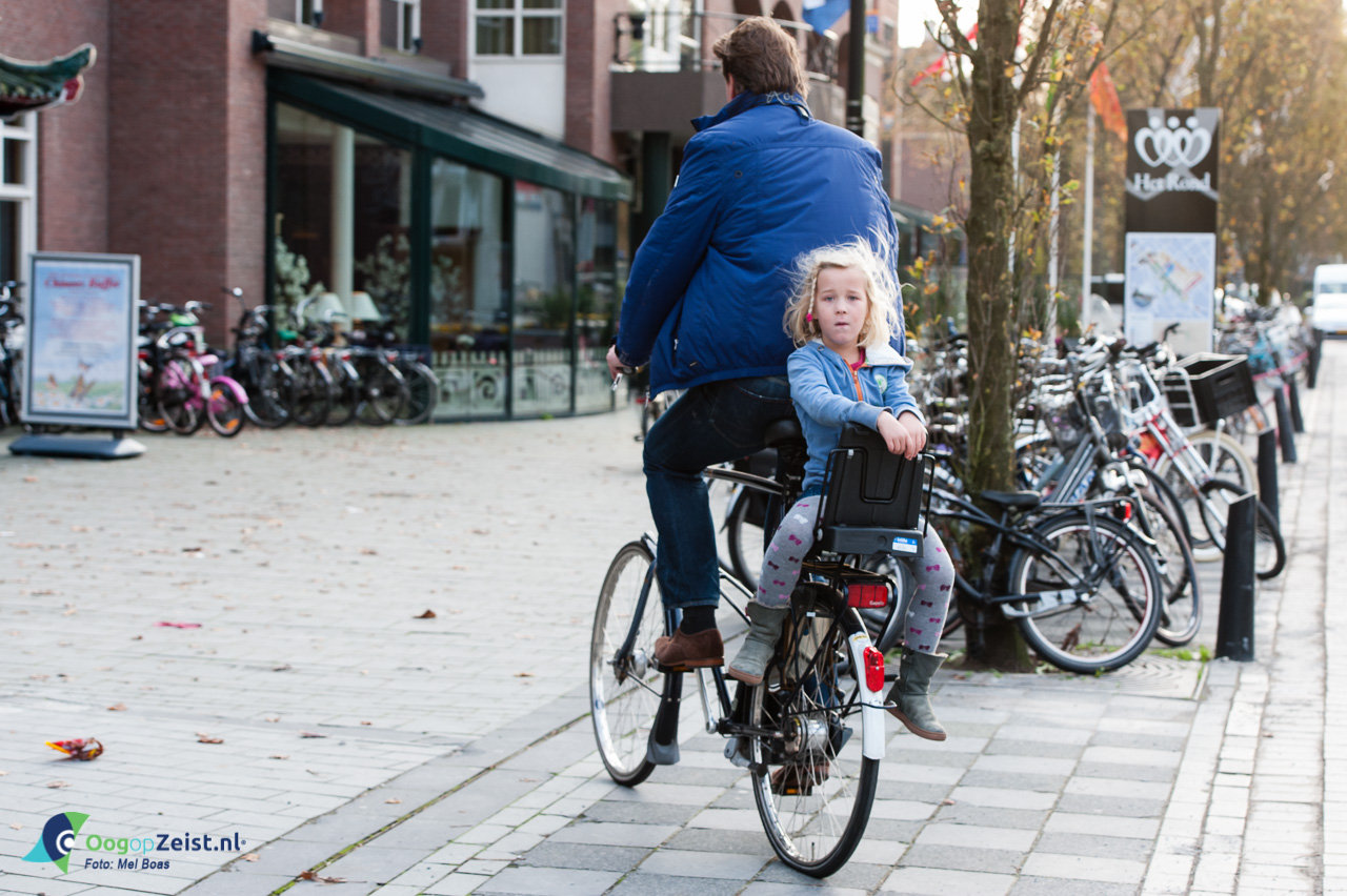 Filmpje pakken in de Figi Bioscoop met pappa.