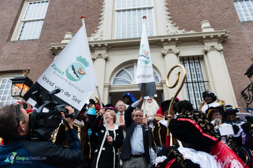 Familie Ruijs ontvangt eerste Vrinden van Sinterklaas vlaggen