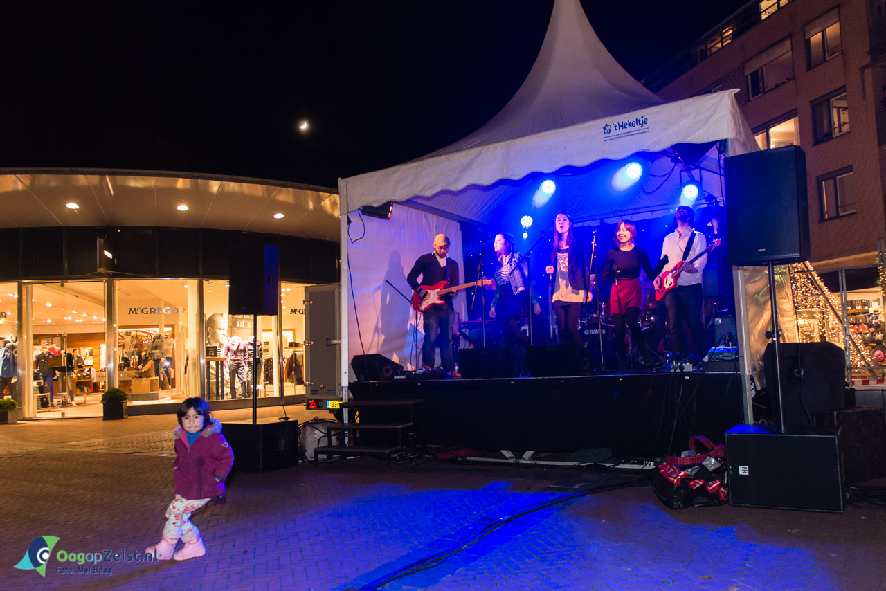 Moonlghtschopping in het centrum van Zeist. Met bandjes op het belcour, Slotlaan, Hogeweg en Steinlaan