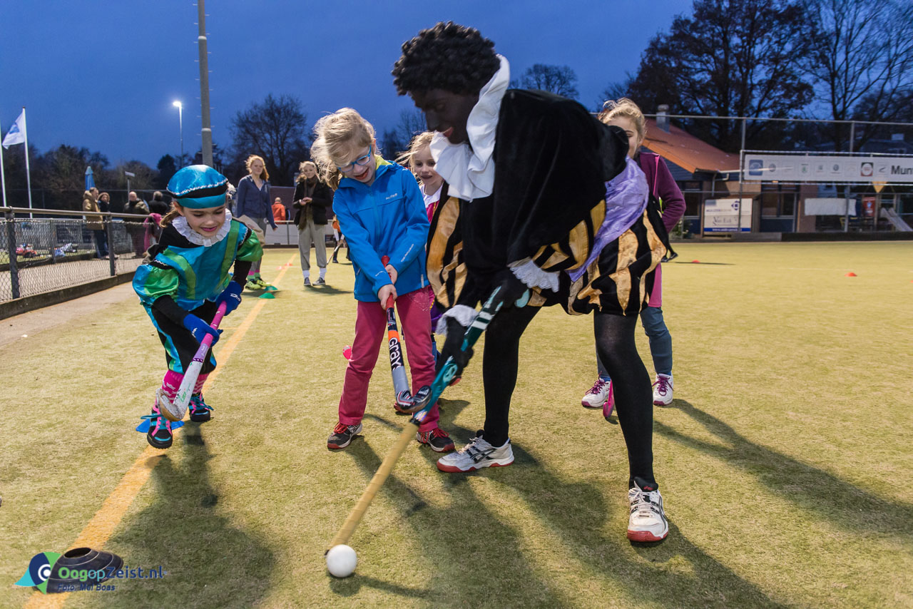 Pieten Hockey training bij Hockeyclub Phoenix Zeist
