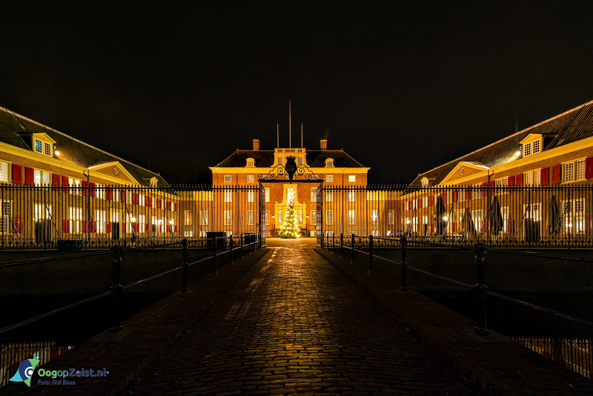 Kerstboom voor het slot Zeist