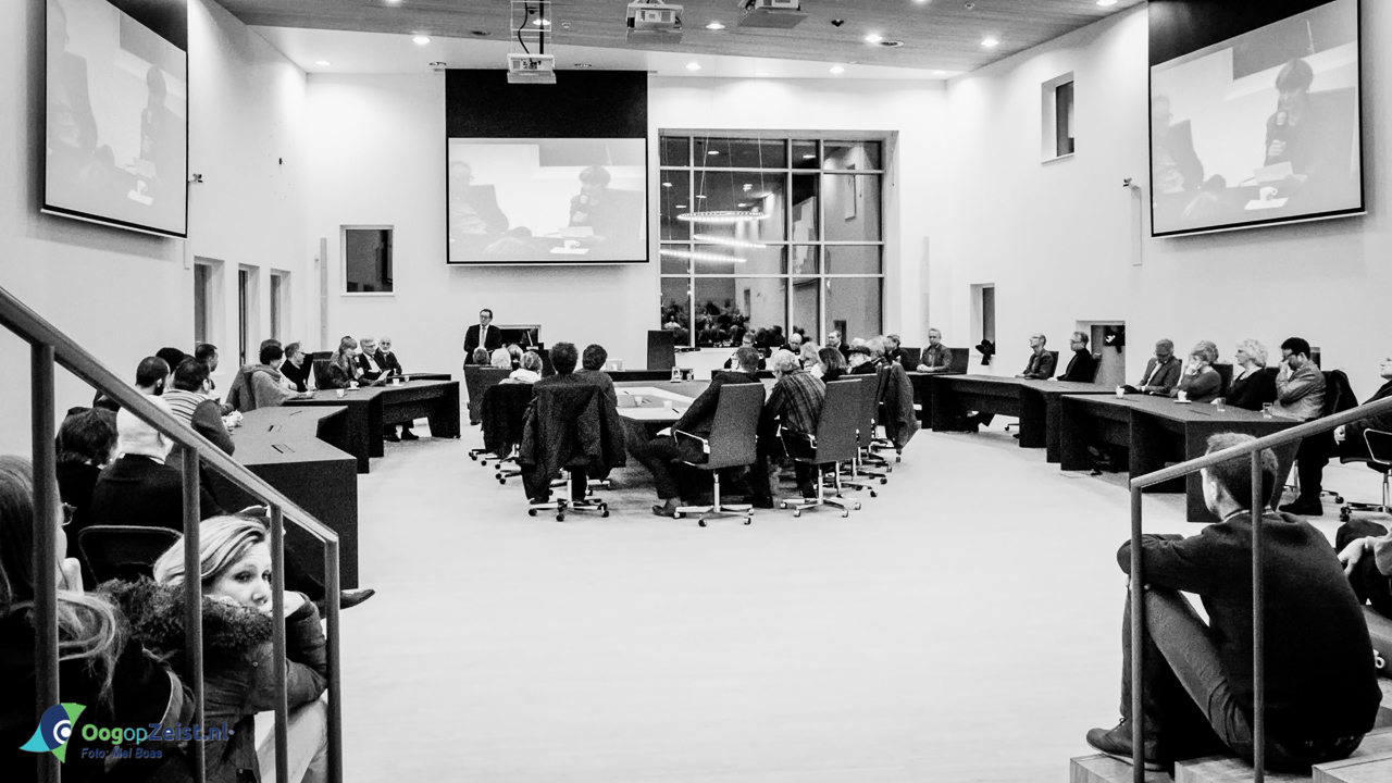 bijeenkomst gehouden in de raadzaal ‘gesprek van verbondenheid en betrokkenheid’ naar aanleiding van de aanslag op de redactie van het satirische weekblad Charlie Hebdo in Parijs