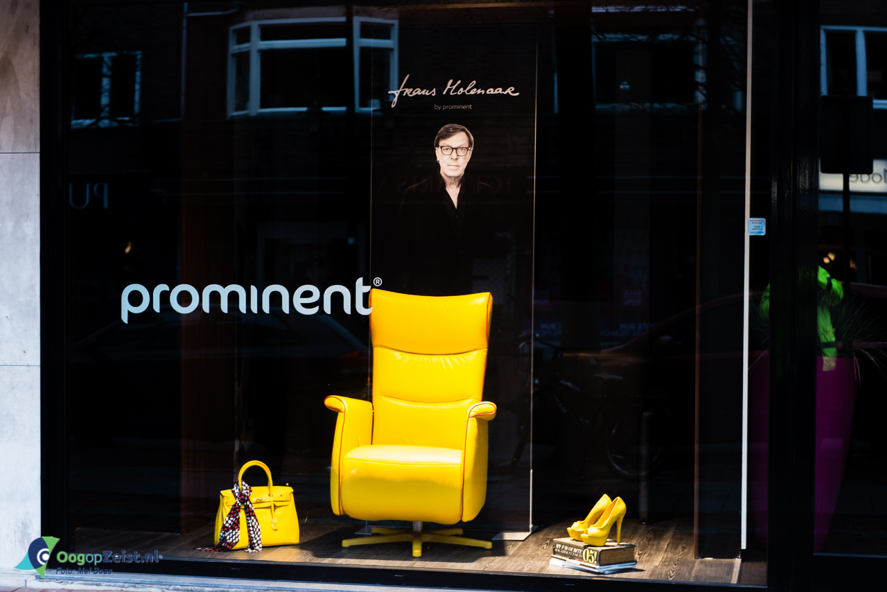 Frans Molenaar in de etalage van Prominent