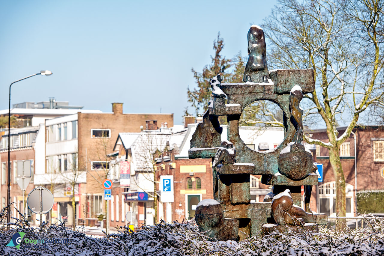 Bronzen beeld Piramide D'amour van Jits Bakker op rotonde Laan van Beek en Royen-2e Hogeweg-Arnhemse Bovenweg