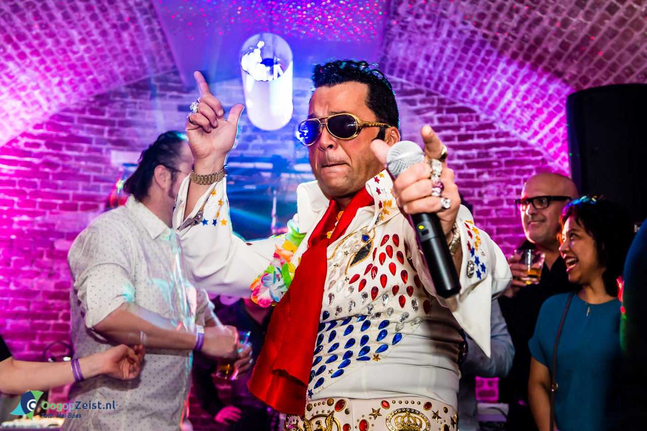 40PlusParty, dat is dansen, bijkletsen en feesten op goede muziek in Fort Vechten Bunnik. Met fotostudio van Boasphoto Mel Boas en Elvis