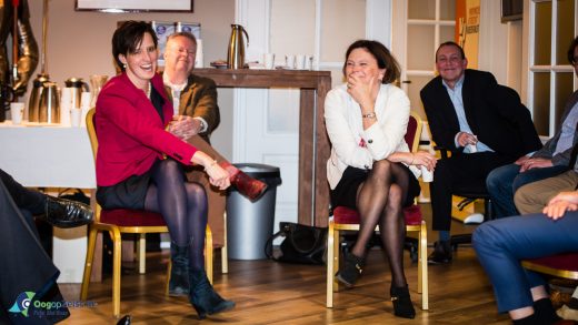 Lagerhuis debat door Jacqueline Vaessen (rechts), nr.2 voor de VVD, inwoonster van Bilthoven en ondernemer en Mirjam Maasdam, lijsttrekker voor het CDA