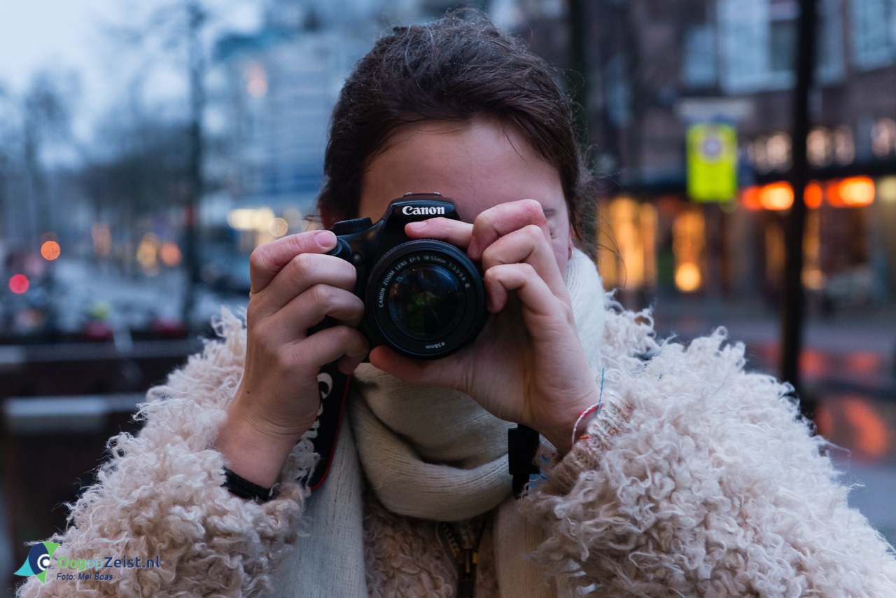 Sarah van Maanen filmt mensen voor haar project