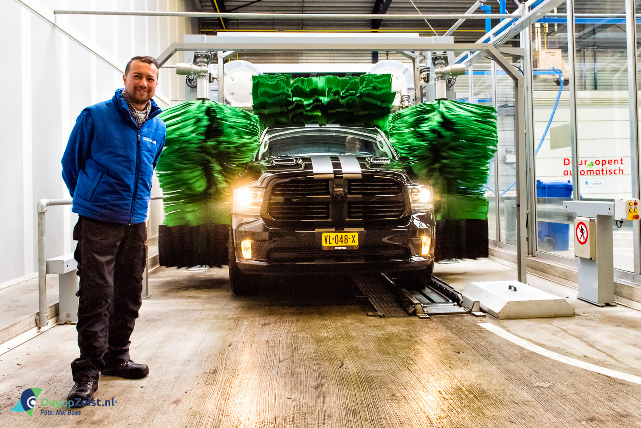 Het ken wel!  XXXL CARS in de wasstraat van Kwikstraat Carwash XXXL