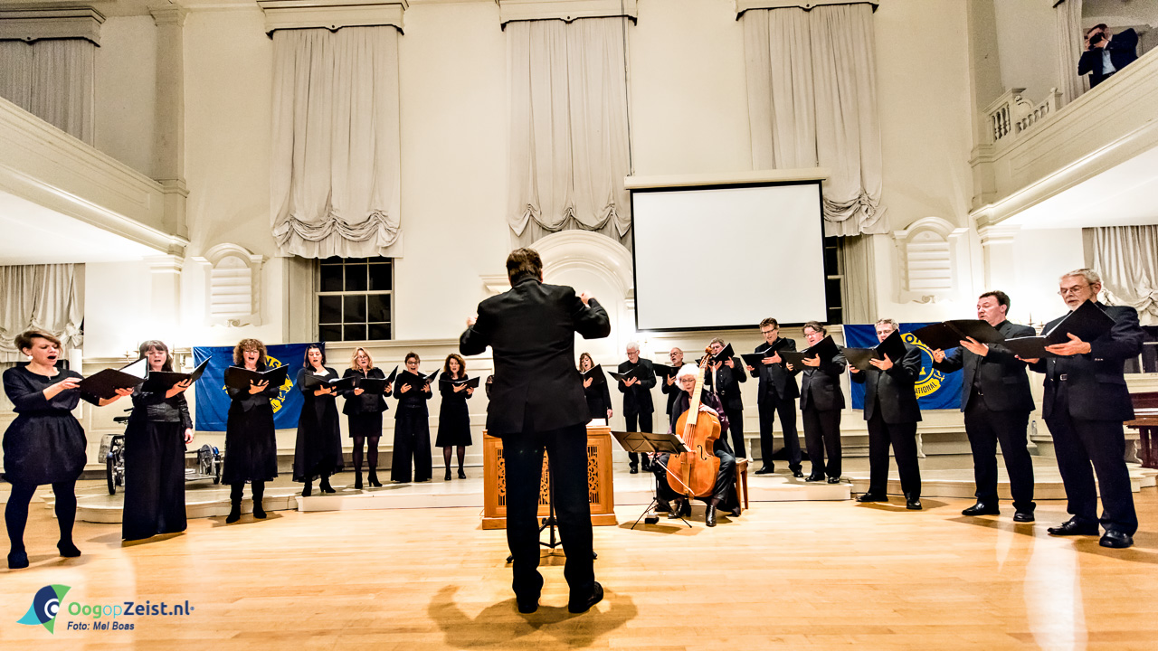 Het eerste Zeister Passieconcert georganiseerd door Lions club Zeist Ter Bergen uitgevoerd door Basilius College. De opbrengst komt ten goede aan de Bartimeus