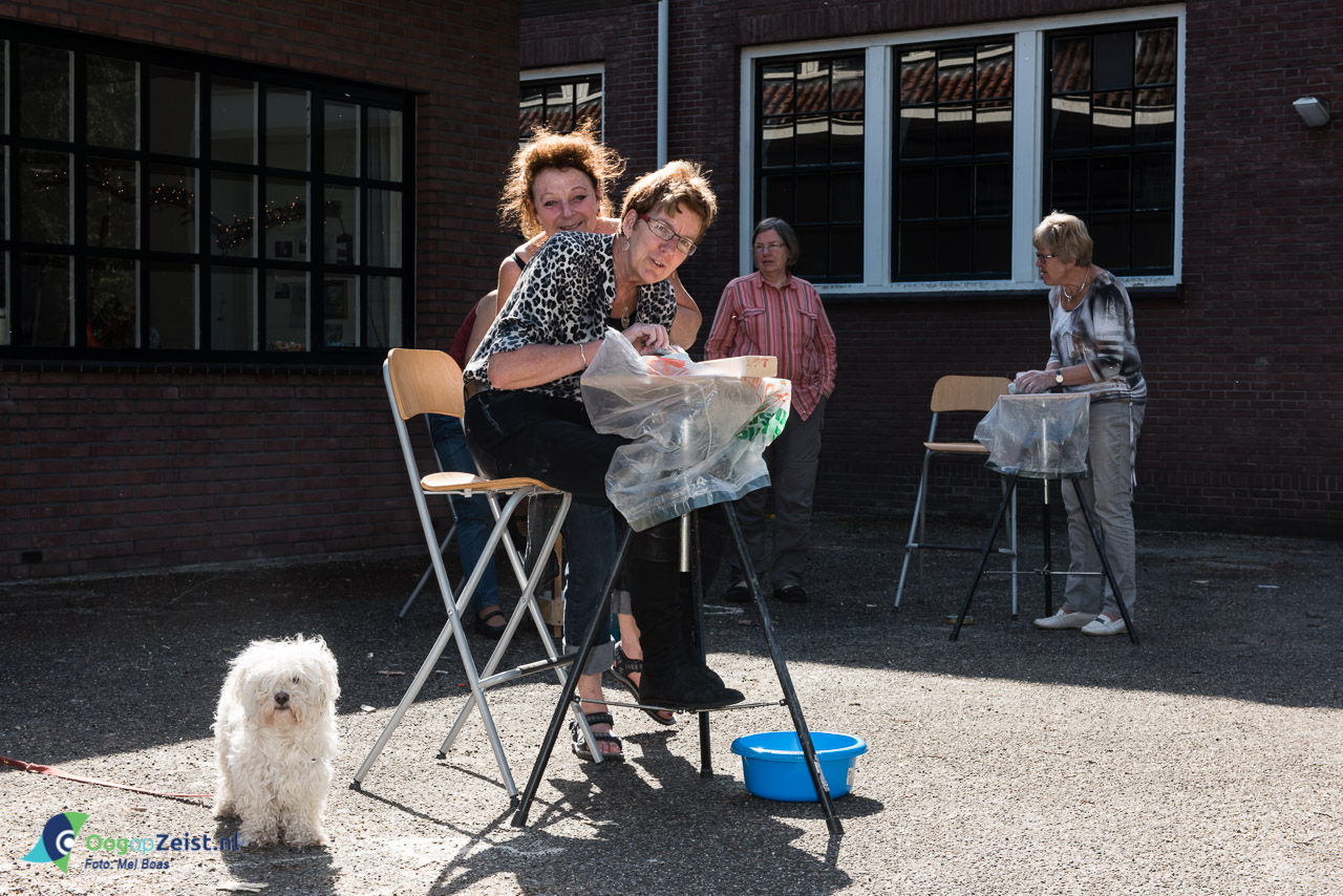 speksteen bewerken in het bos