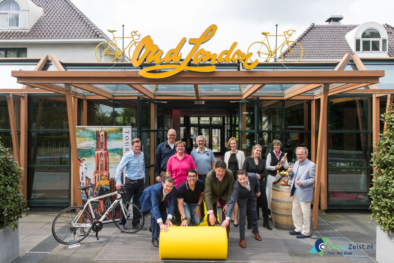 Bij Oud London in Austerlitz, wordt het Startschot gegeven voor de gele loper actie van de Zeister ondernemers.