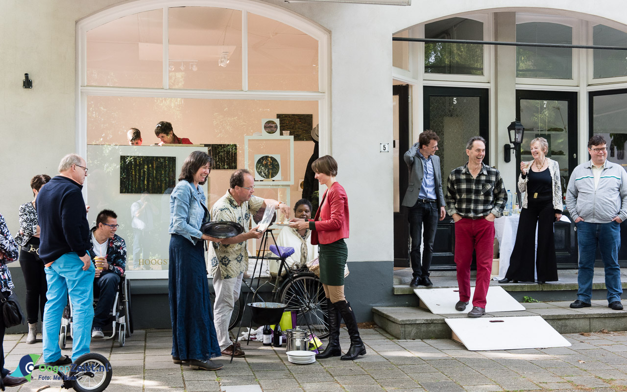 "Uit het niets" kwam culinair party-crasher Bas de Jong binnen vallen. Wat er toen gebeurde verraste alle gasten.