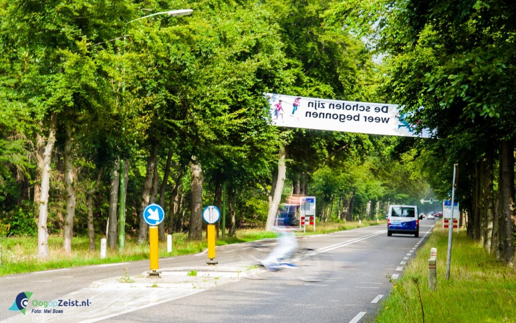 De scholen zijn weer begonnen. Veilig Verkeer Nederland heeft weer zijn jaarlijkse banner campagne overal in Nederland