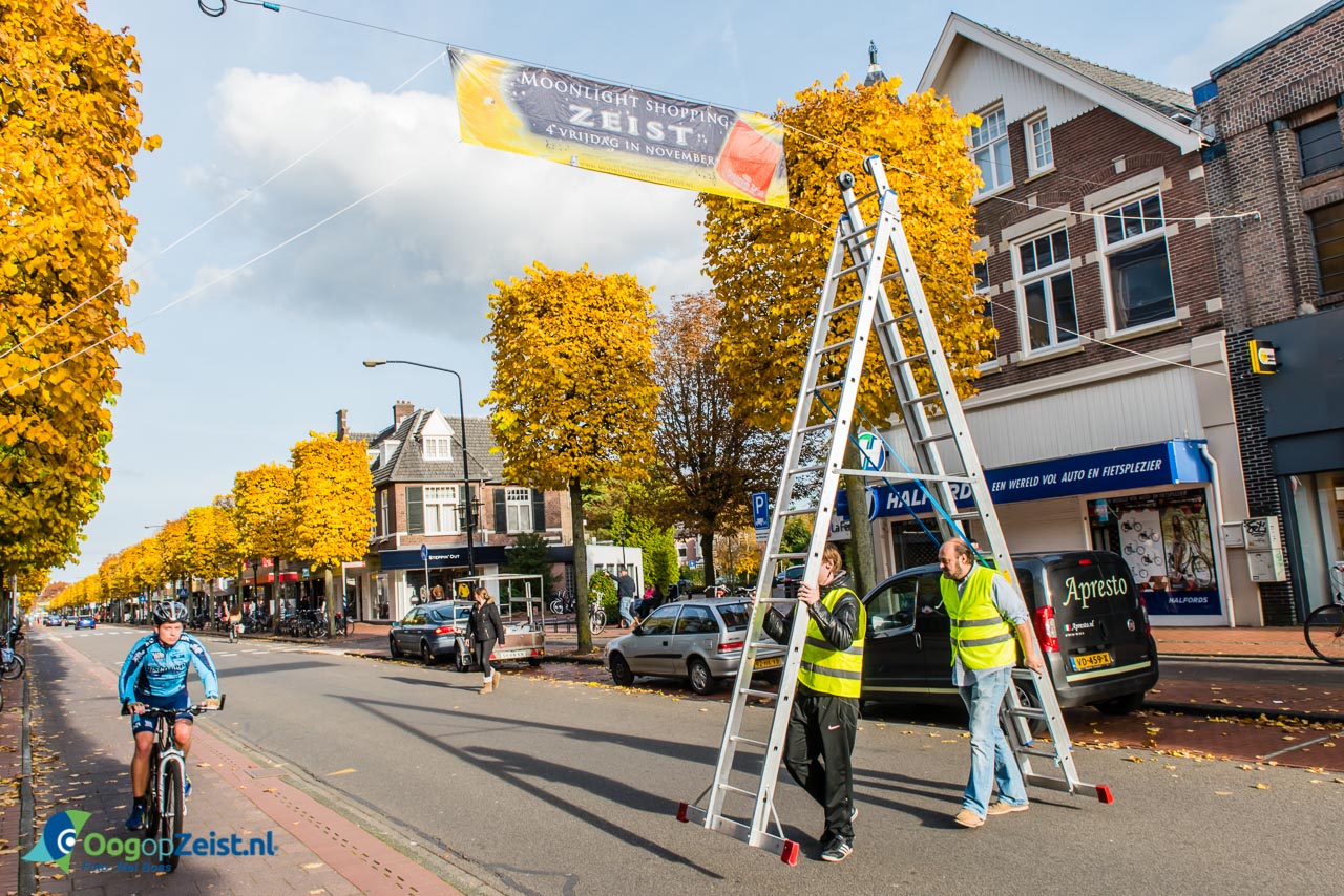 Moonlightshopping banners opgehangen