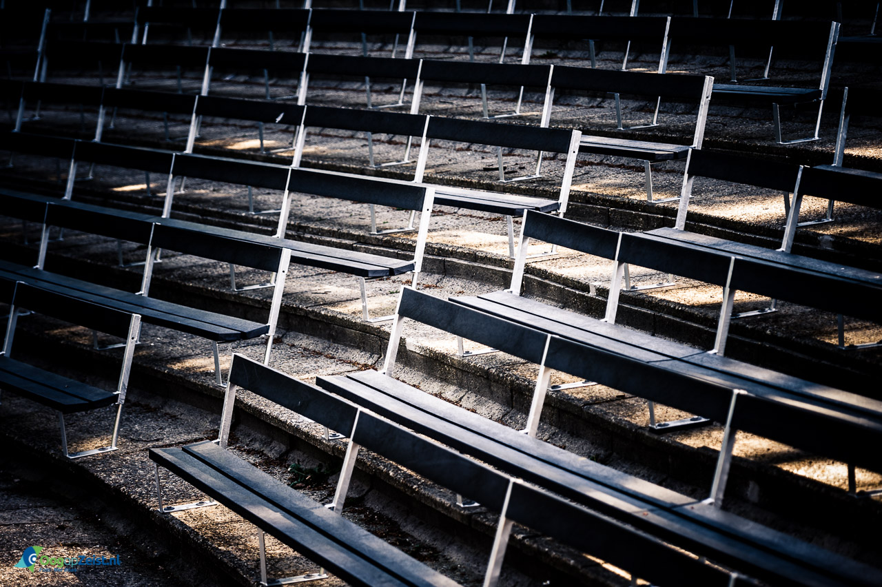 Nieuwe banken in het slottuinttheater