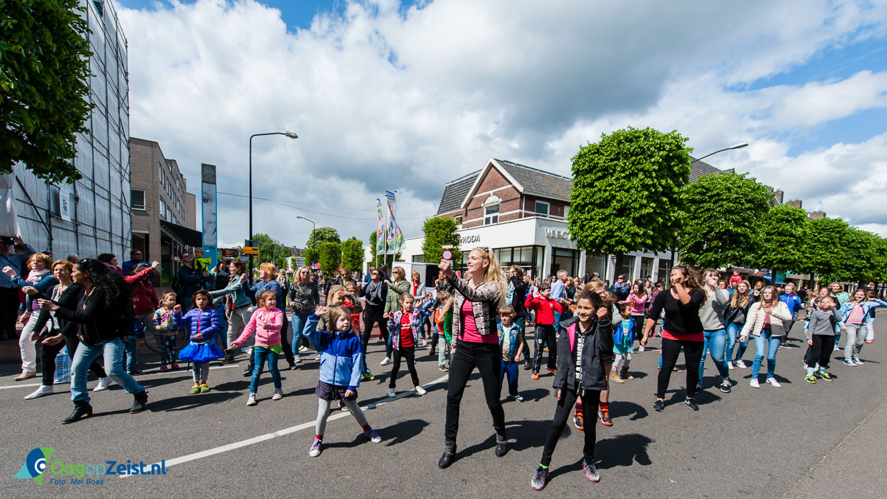 Flashmob van de Montessorischool Sumatralaan